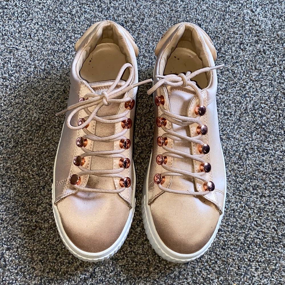 Stylish tennis shoes